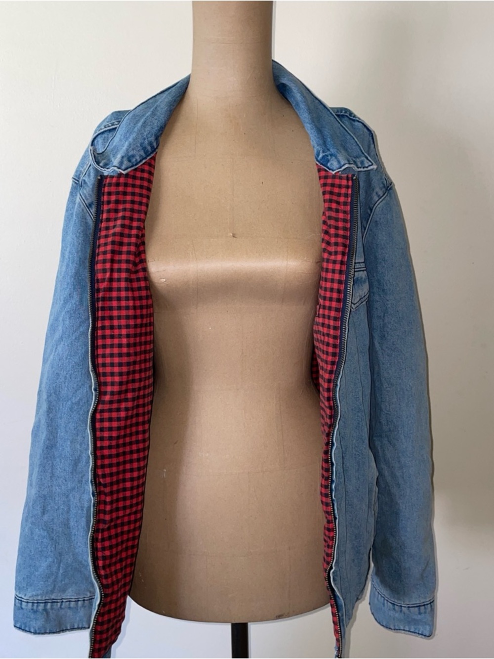 Levi's Light Blue Denim Jacket with‎ Red Plaid Lining zip-up SZM